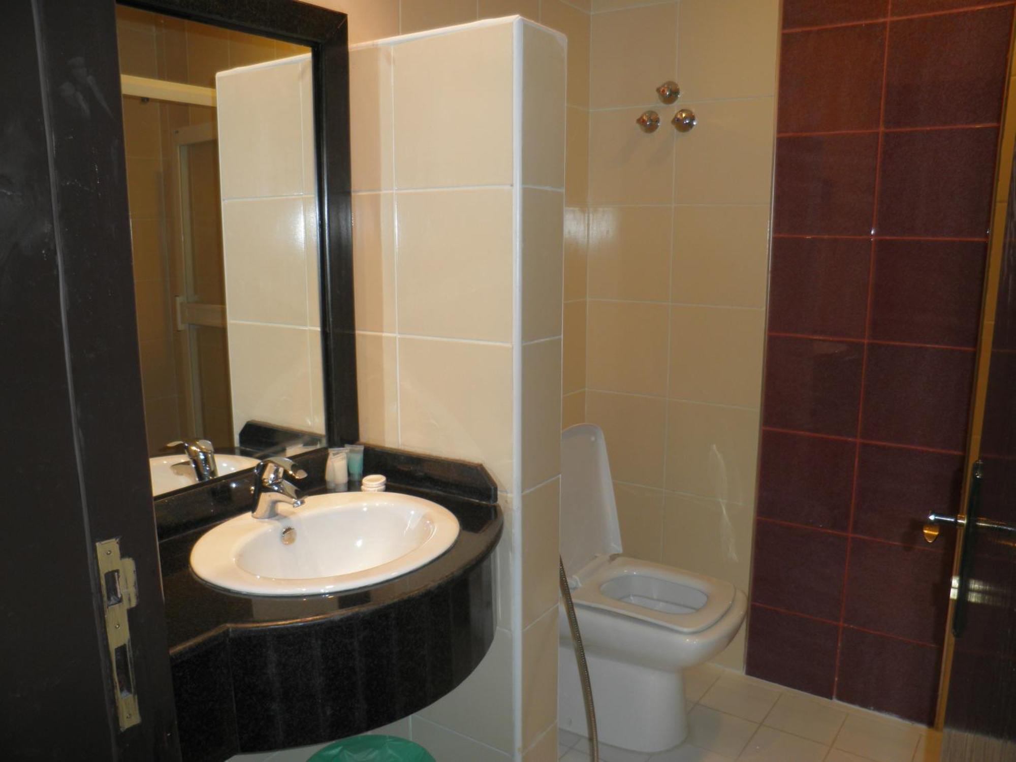 Marina Royal Hotel Suites Кувейт Экстерьер фото