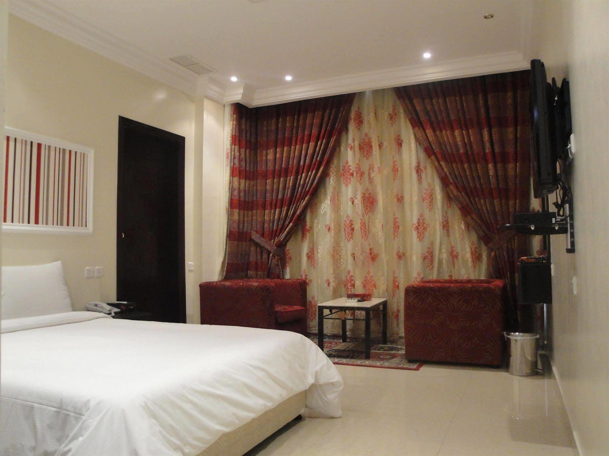 Marina Royal Hotel Suites Кувейт Экстерьер фото