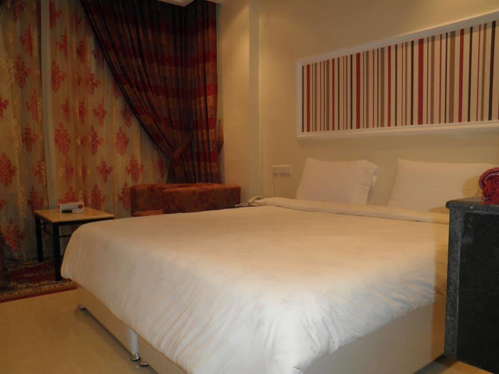 Marina Royal Hotel Suites Кувейт Экстерьер фото