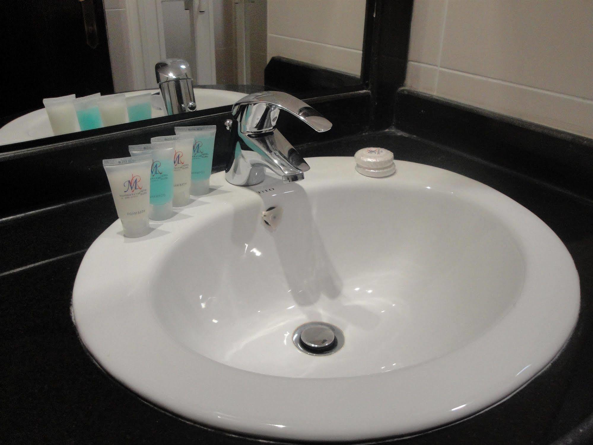 Marina Royal Hotel Suites Кувейт Экстерьер фото