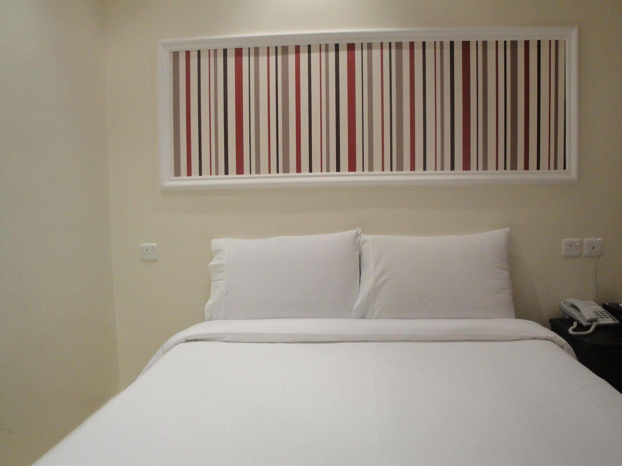 Marina Royal Hotel Suites Кувейт Экстерьер фото