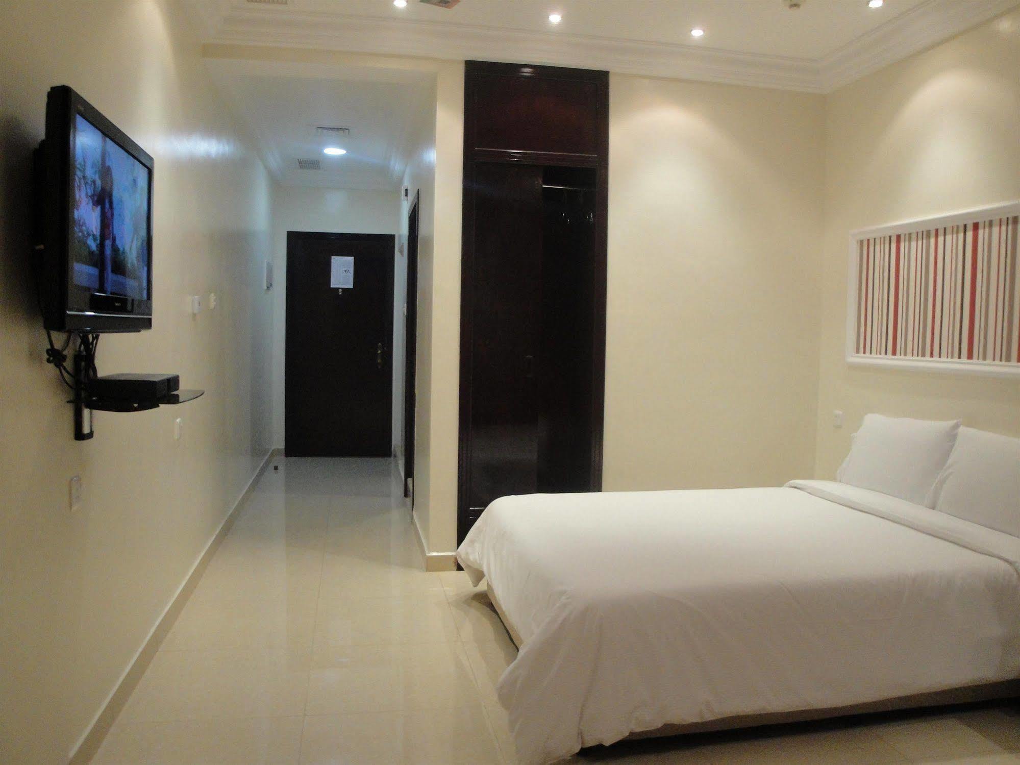 Marina Royal Hotel Suites Кувейт Экстерьер фото