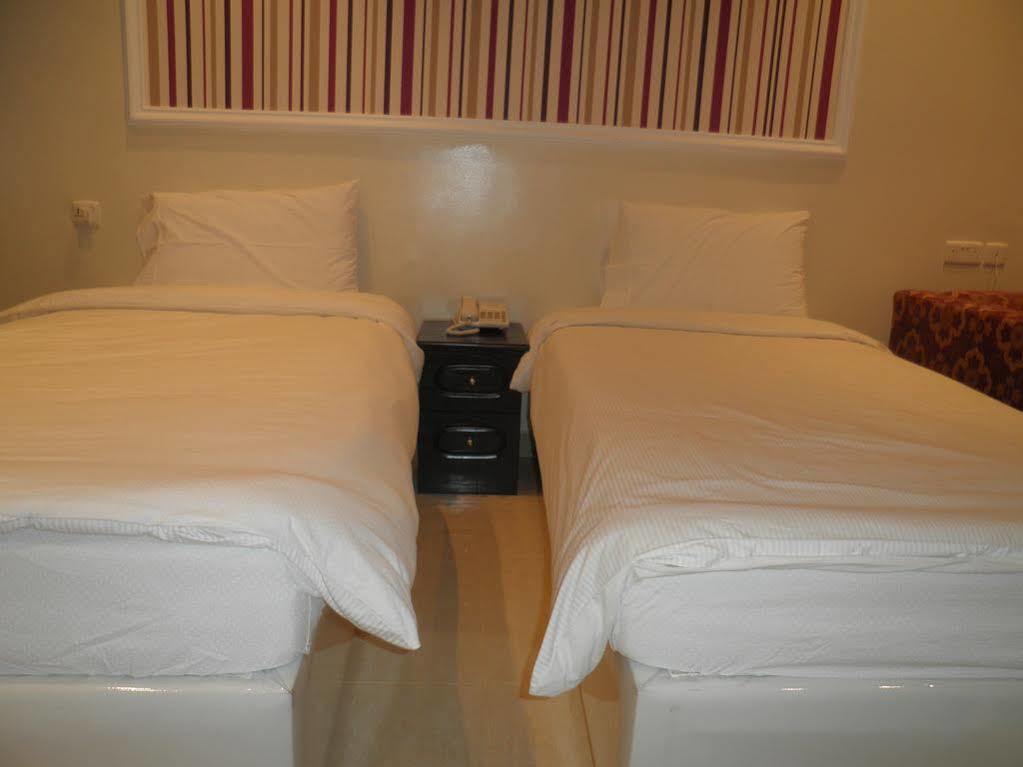 Marina Royal Hotel Suites Кувейт Экстерьер фото